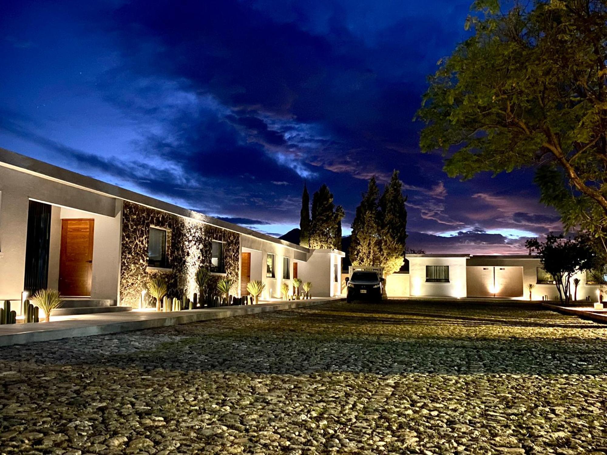 Hotel El Pedregal Матеуала Экстерьер фото